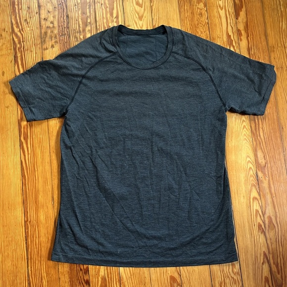 Lulu Lemon Tech T - Picture 3 of 3